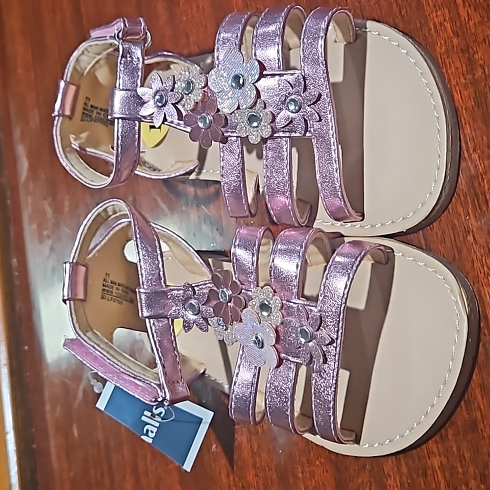 Pink lil girl toddler sandals size 11.. with flower appliques. Very cute.